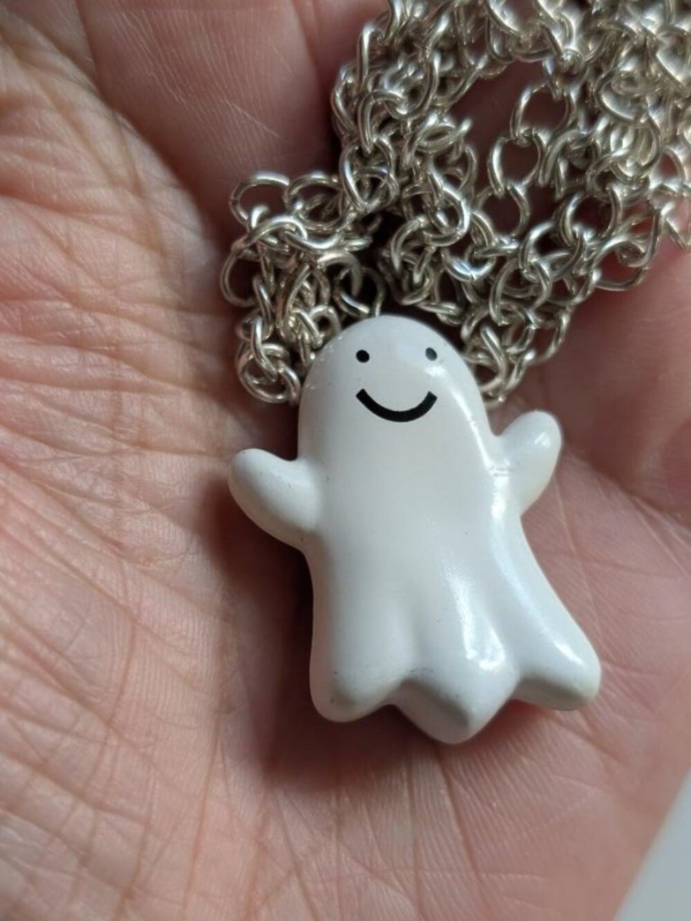Cute Vintage Halloween Glossy White Resin Happy Smiling Ghost Pendant Necklace